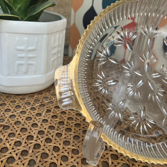 Gold Trimmed Ribbed Vintage Pressed Glass Dish - Picture 11 of 11